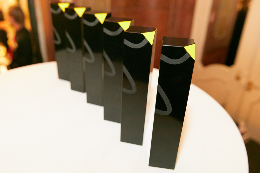 Den feierlichen Abschluss der LICHTWOCHE M�nchen bildet die Preisverleihung des �LUXI - der LICHT-Preis�. Neben einem Preisgeld erhalten die Gewinner die LUXI-Troph�e, die Produktdesigner Markus Bischof gestaltet hat.&nbsp;