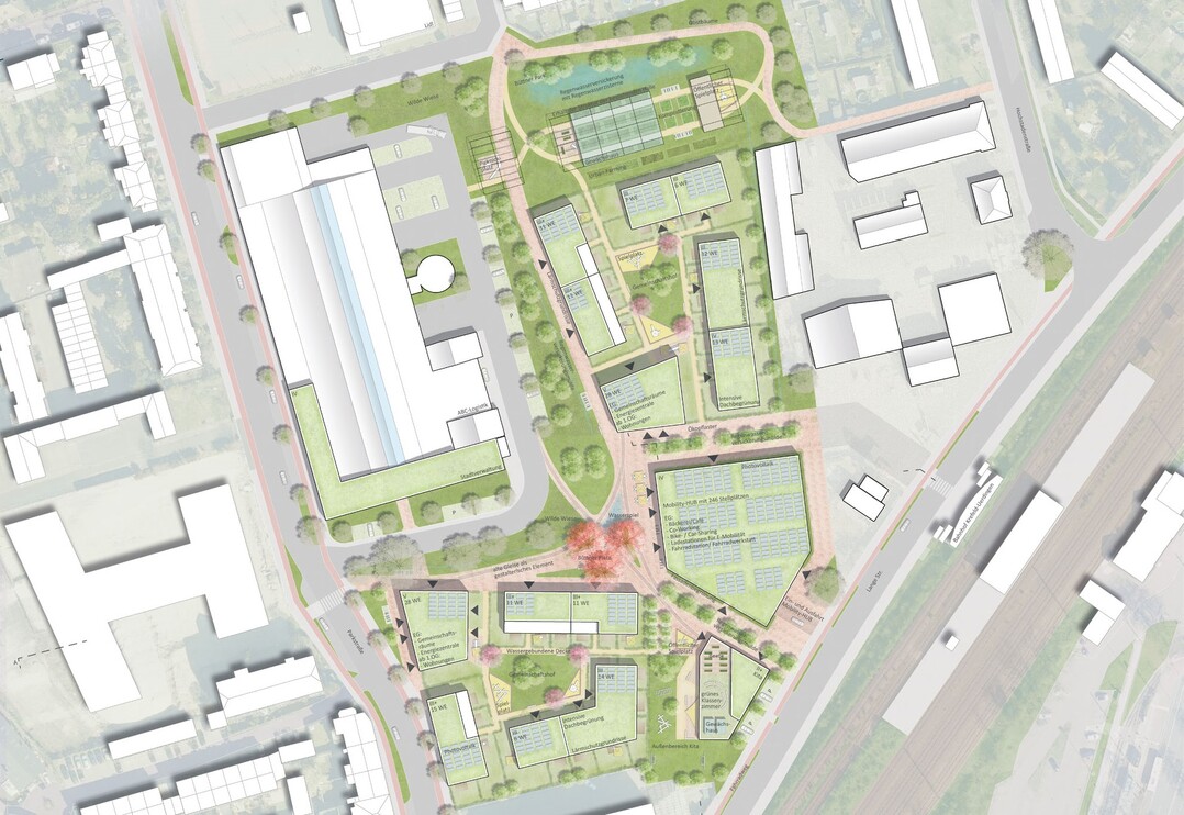 Lageplan:Das stdtebauliche Konzept wird bestimmt durch die Platzierung des Mobility-HUB an der Lange Strae. In diesem Gebude
sind zahlreiche Nutzungen ber das Parken hinaus untergebracht. E-Ladesulen, Car-Sharing, Fahrradstationen, Bcker etc. geben
dem Erdgeschoss eine sinnvolle Nutzung mit Bezug zu den ffentlichen Rumen. Die Erschlieung des Parkhauses von der
Lange Strae ergibt ein fast autofreies Wohnen (...)Das gesamte Konzept lebt von einem zentralen Qualittsplatz, an dem alle Sondernutzungen
angeordnet sind. Kita, Stadtverwaltung, Gemeinschaftsflchen, Mobility-Hub, Bcker etc. sind hier verortet und ergeben mit den
umgebenden Grnflchen einen qualittvollen, ffentlichen Raum mit hoher Aufenthaltsqualitt. (AUSZUG JURYPROTOKOLL)
