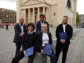 Prof. Dr. Klaus Jan Philipp (Juryvorsitz), David Gripp, Carina Thomas, hinten Matthias Klopfer (Vorsitzender Forum Stadt e.V., Oberbrgermeister Stadt Esslingen am Neckar) und Maximilian Brunel.