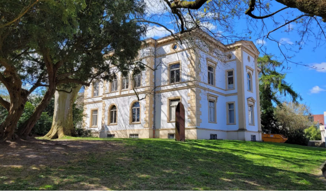 Wettbewerbsziel: Das Städtische Museum in Herford soll im Kontext mit seiner
Umgebung zu einem attraktiven Begegnungsraum entwickelt werden.